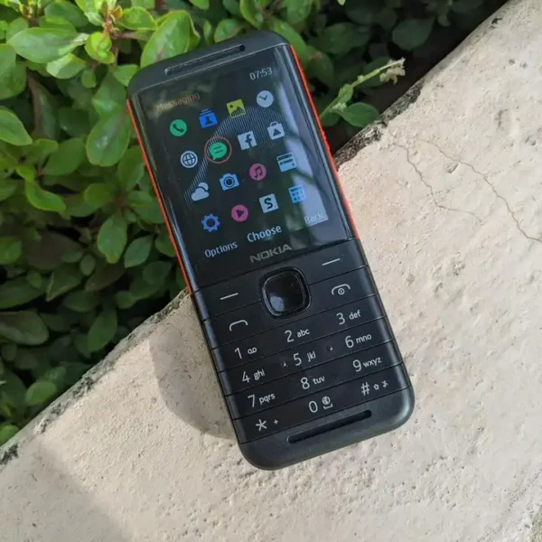 موبايل نوكيا 5310 بشريحتين بطارية قوية وكاميرا خلفية مع راديو FM