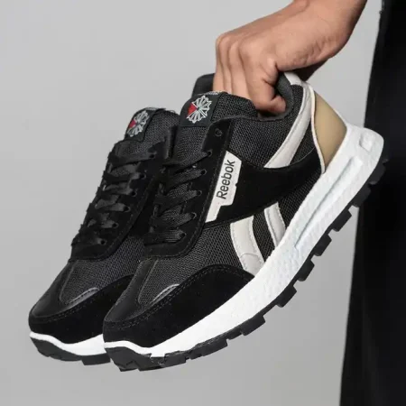 كوتشي ريبوك Reebok اسود بخطين رمادي مظهر كلاسيكي رياضي